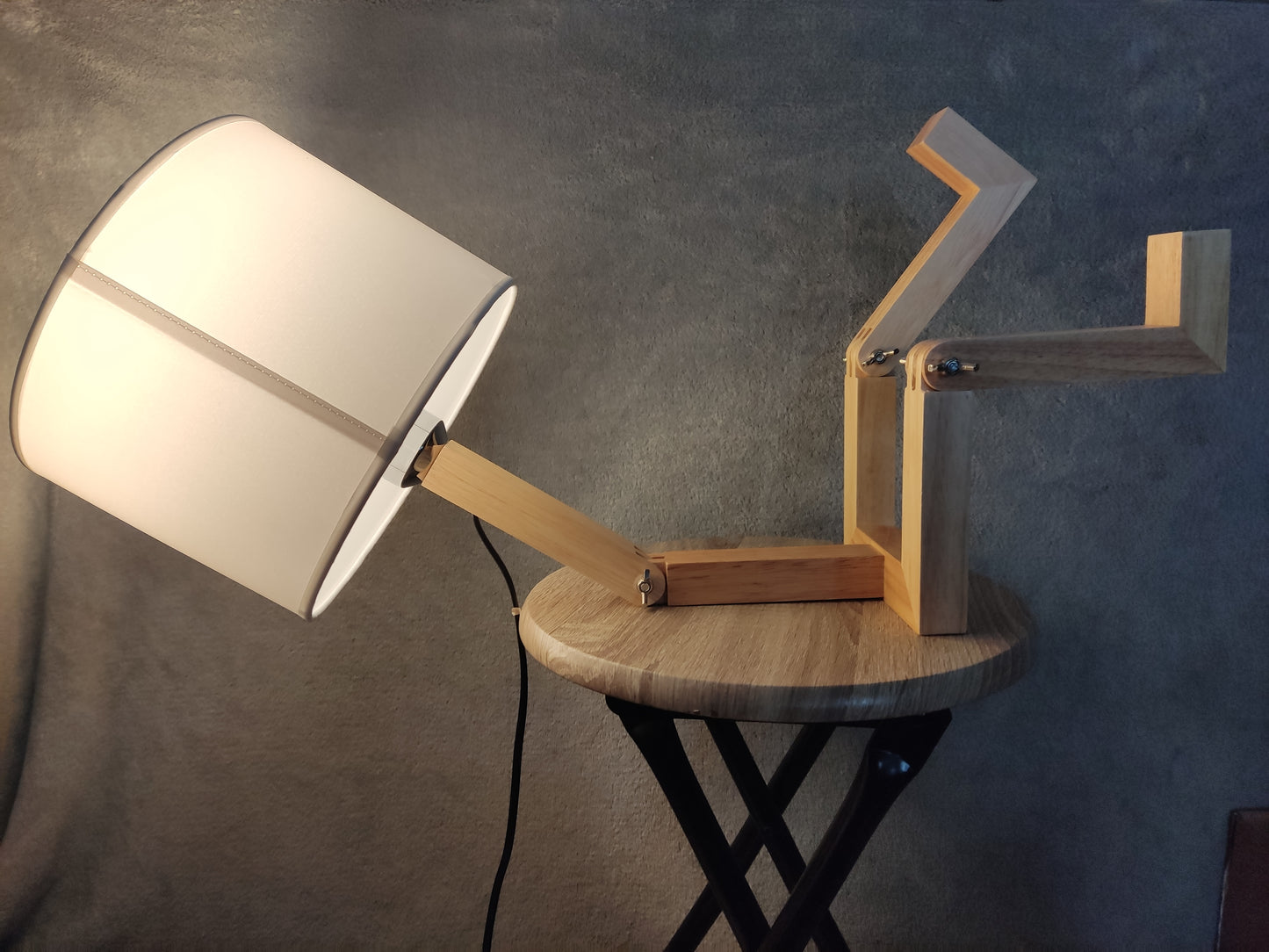 Lampe Robot Articulée en Bois