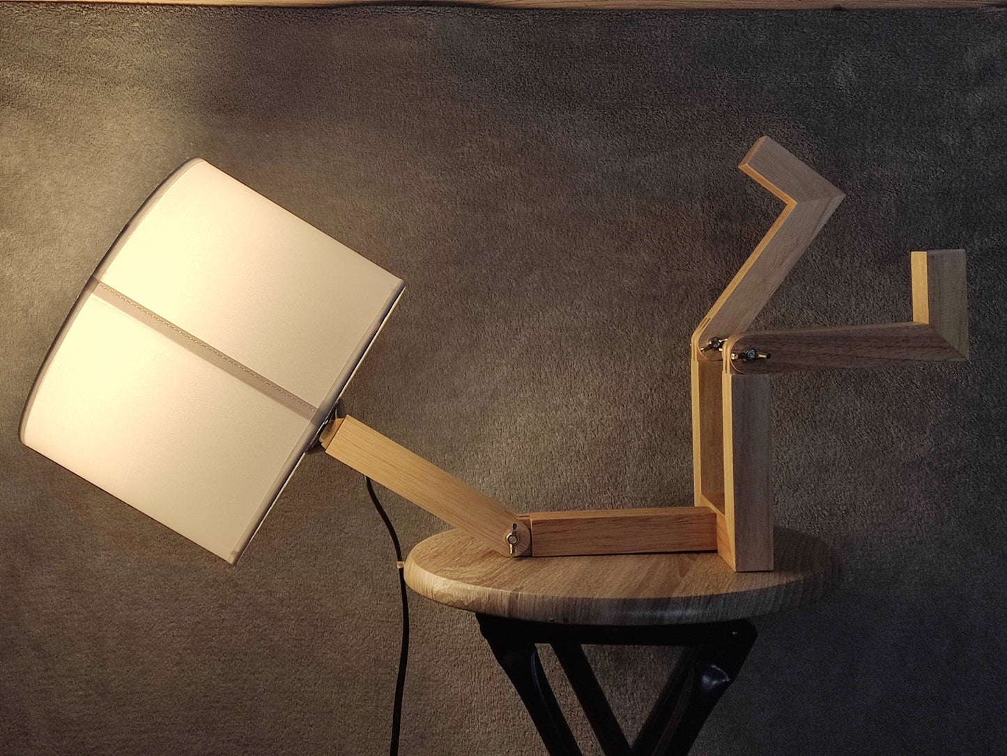 Lampe Robot Articulée en Bois