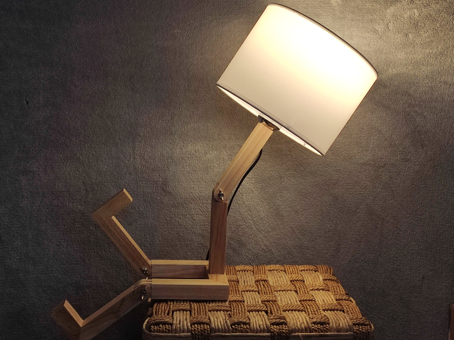 Lampe Robot Articulée en Bois