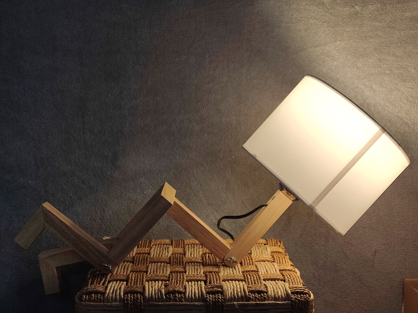 Lampe Robot Articulée en Bois