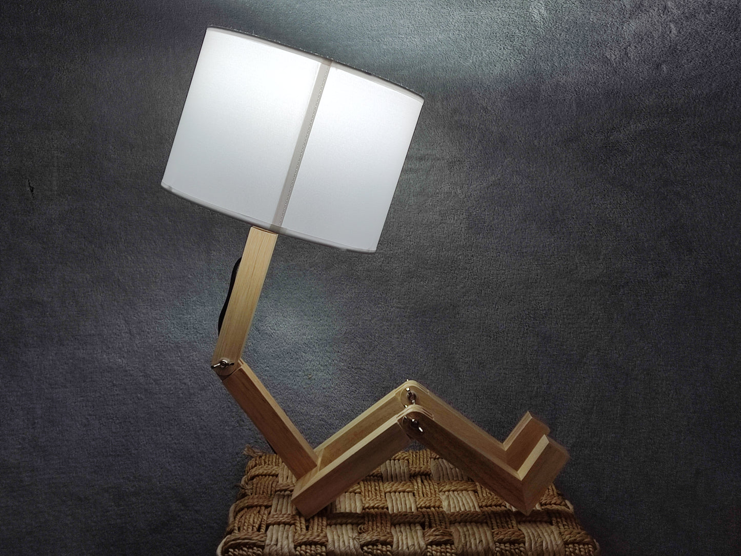 Lampe Robot Articulée en Bois