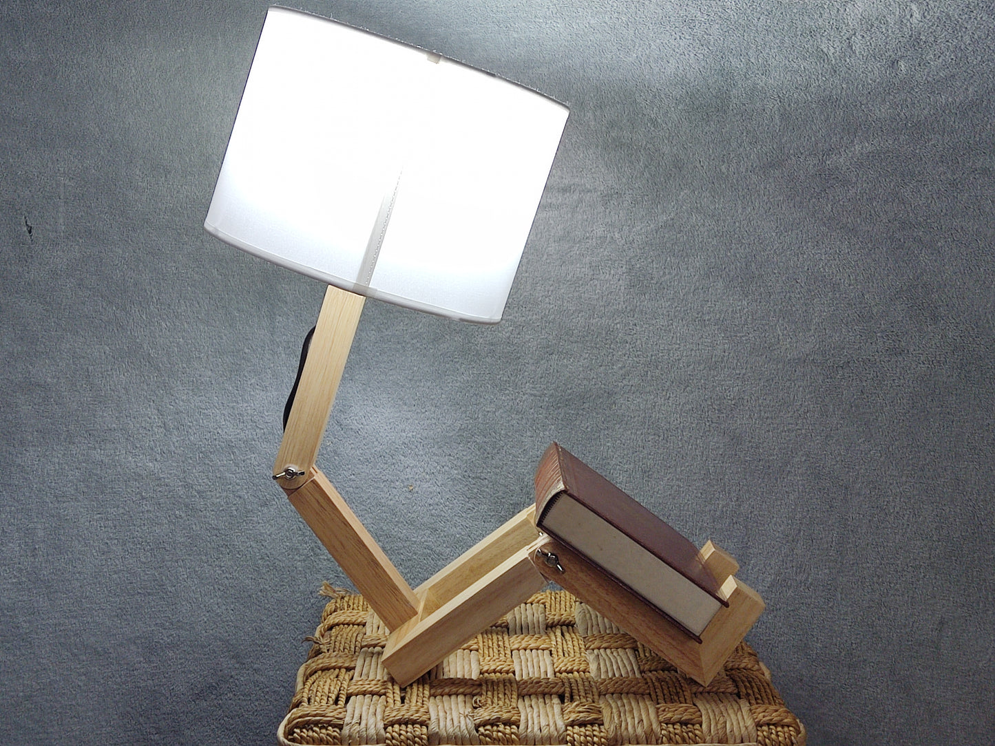 Lampe Robot Articulée en Bois